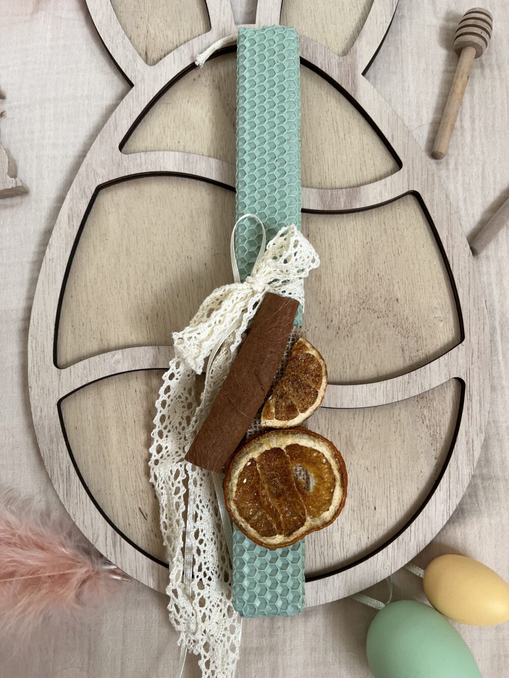 Πασχαλινή Λαμπάδα στολισμένη με αποξηραμένα