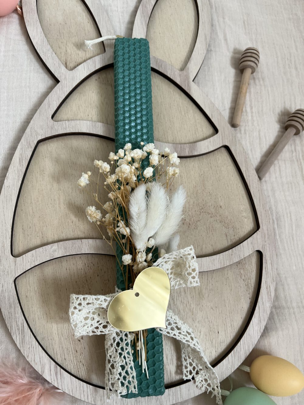 Πασχαλινή Λαμπάδα στολισμένη με αποξηραμένα