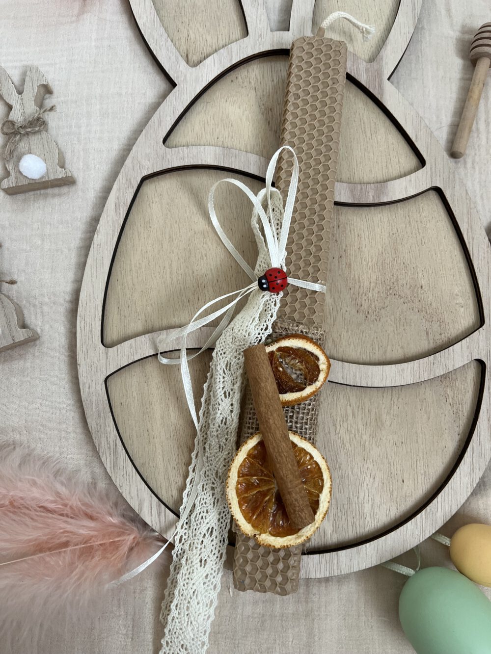 Πασχαλινή Λαμπάδα στολισμένη με αποξηραμένα