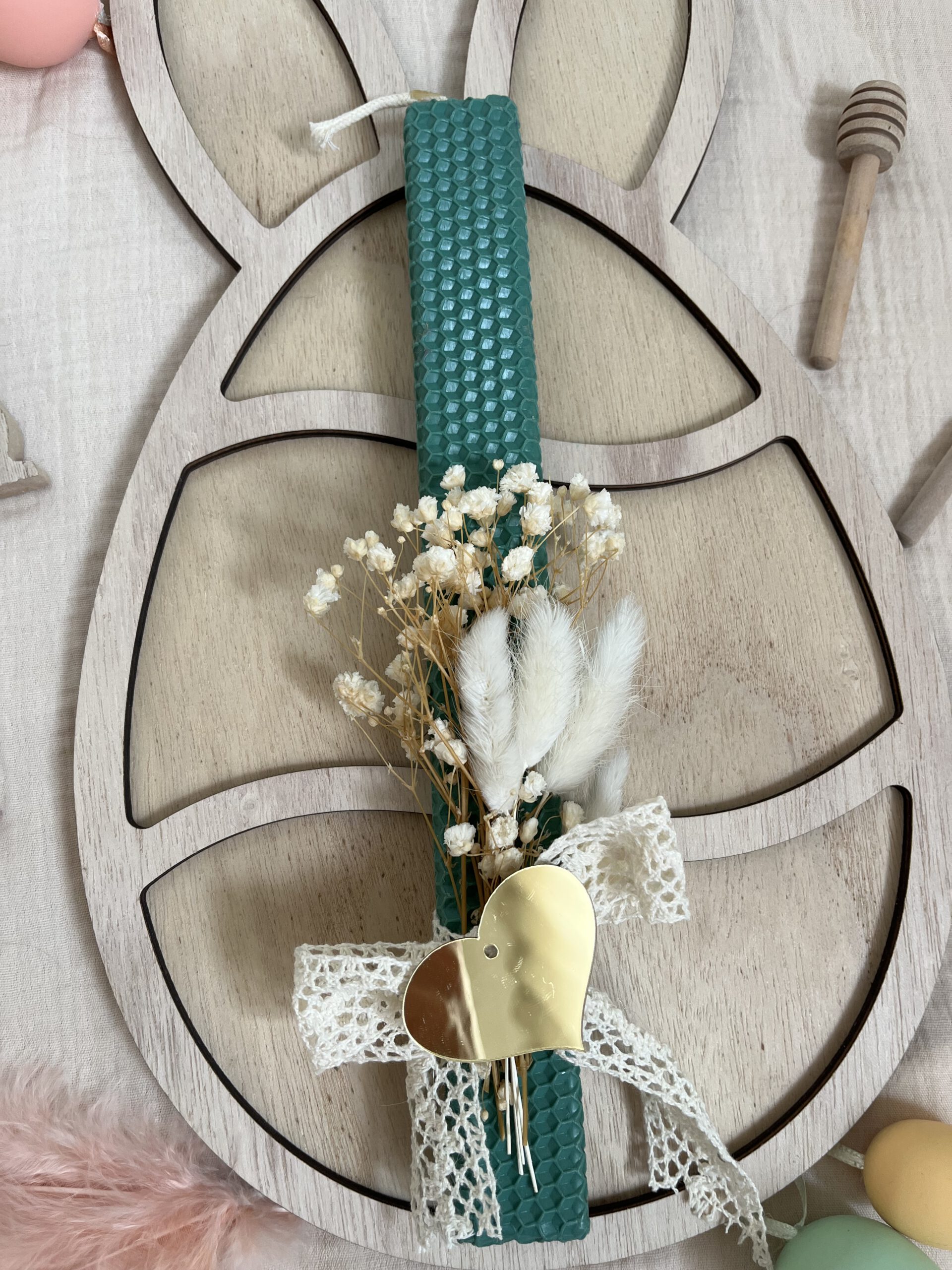 Πασχαλινή Λαμπάδα στολισμένη με αποξηραμένα