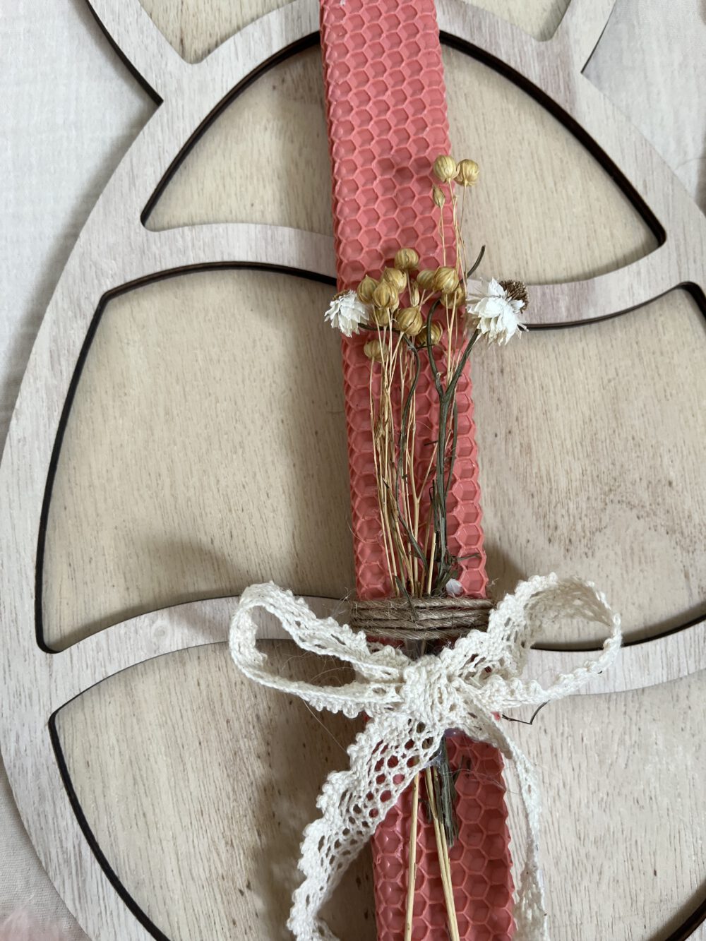 Πασχαλινή Λαμπάδα στολισμένη με αποξηραμένα